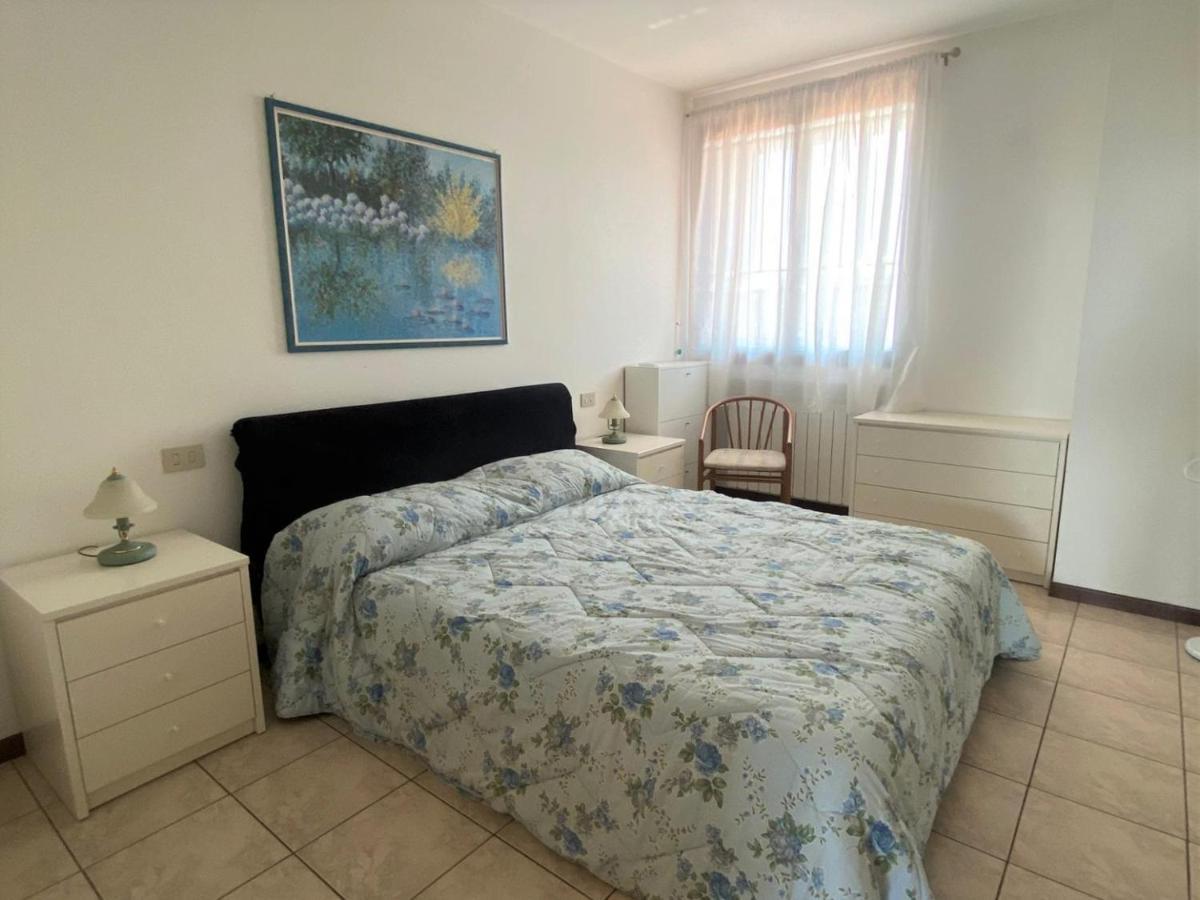 The Sunny Lake - Apartment With Pool Desenzano del Garda Eksteriør bilde