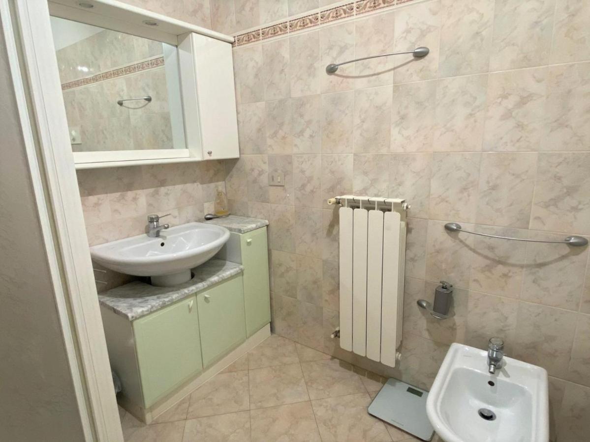 The Sunny Lake - Apartment With Pool Desenzano del Garda Eksteriør bilde